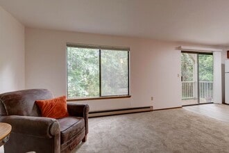 325 NE Kettle St in Oak Harbor, WA - Building Photo - Building Photo