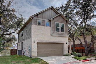10515 Turnbull Loop in Austin, TX - Foto de edificio - Building Photo