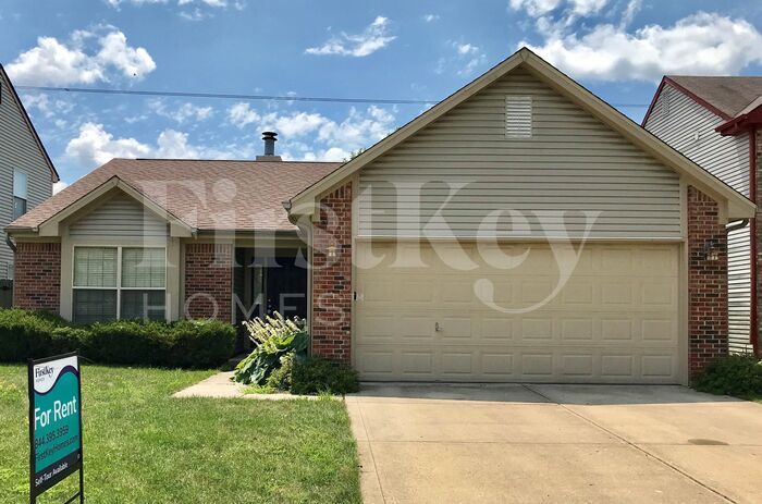 5923 Prairie Creek Dr in Indianapolis, IN - Building Photo