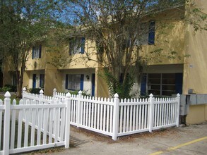 The Oaks in Tampa, FL - Building Photo - Building Photo