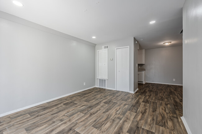 Arrowhead Townhomes in Jonesboro, GA - Building Photo - Interior Photo