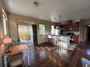 3107 Dana Ln in Hood River, OR - Foto de edificio - Building Photo