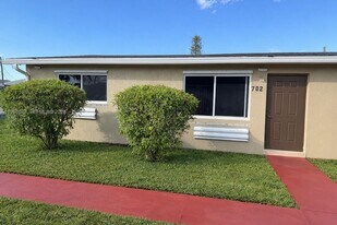 702 Neptune St in West Palm Beach, FL - Building Photo