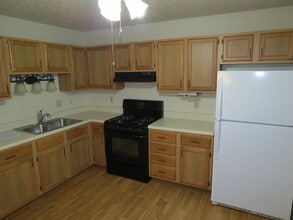 2129 Brett Ct in Obetz, OH - Foto de edificio - Building Photo