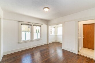 2431 Clement Ave in Alameda, CA - Building Photo - Building Photo