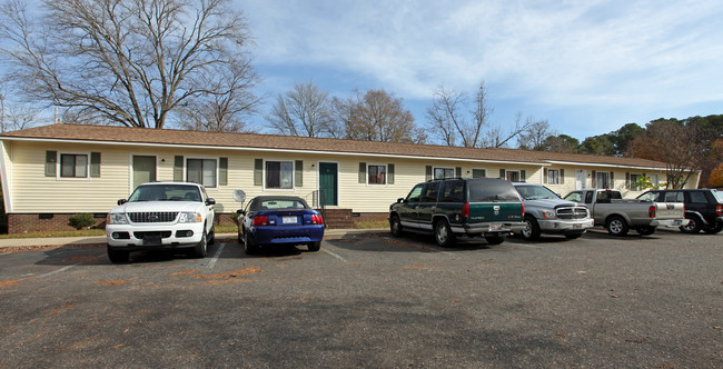 Willow Valley Apartments in Clayton, NC - Building Photo - Building Photo