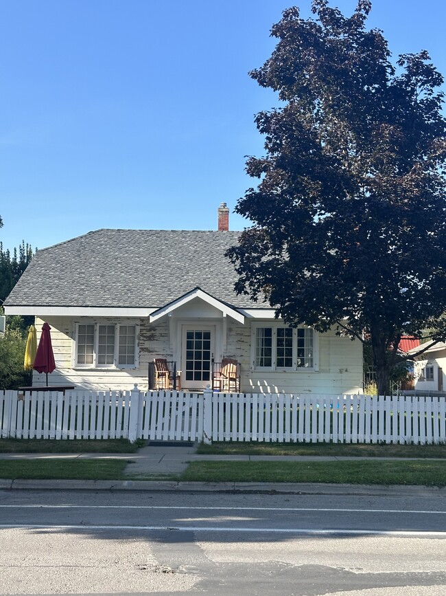 property at 734 E 2nd St