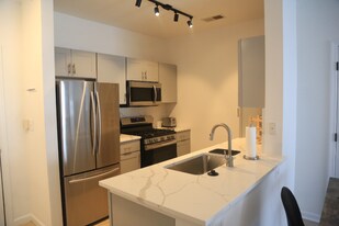 12925 Centre Park Cir in Herndon, VA - Building Photo