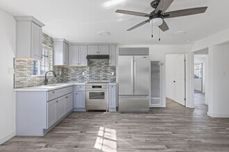 134 E 118th Pl in Los Angeles, CA - Building Photo - Building Photo