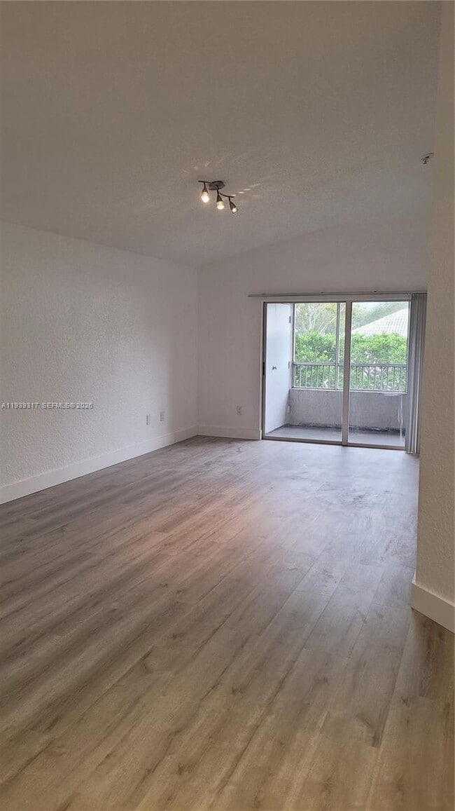 2851 N Oakland Forest Dr in Oakland Park, FL - Building Photo - Building Photo