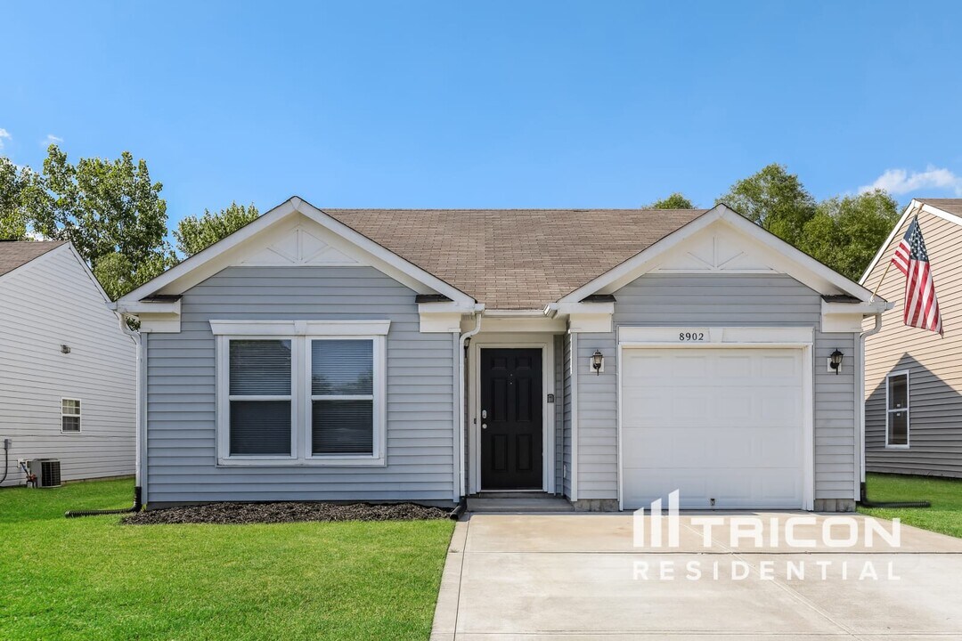 8902 Hosta Way in Indianapolis, IN - Building Photo