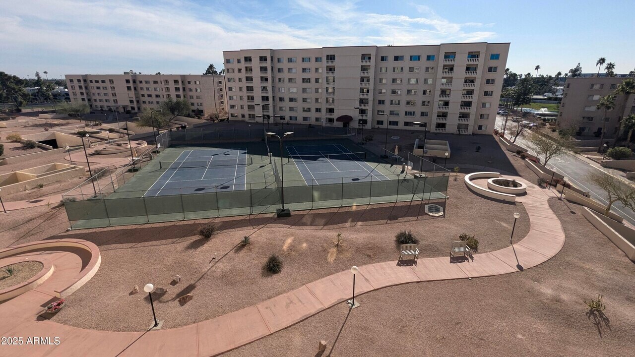 7930 E Camelback Rd in Scottsdale, AZ - Building Photo