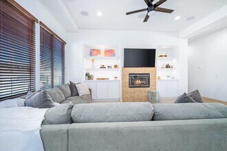 43569 Parkway Esplanade E in La Quinta, CA - Building Photo - Building Photo