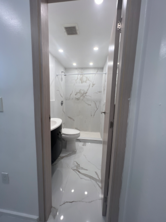 2175 NE 171 St in North Miami Beach, FL - Building Photo