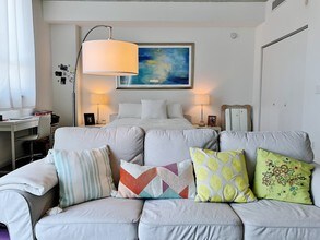 234 NE 3rd St, Unit 1605 in Miami, FL - Building Photo - Building Photo