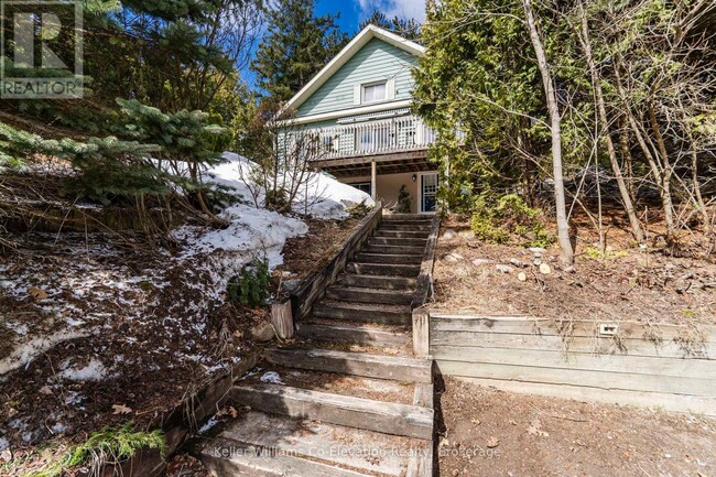 352 Champlain Rd