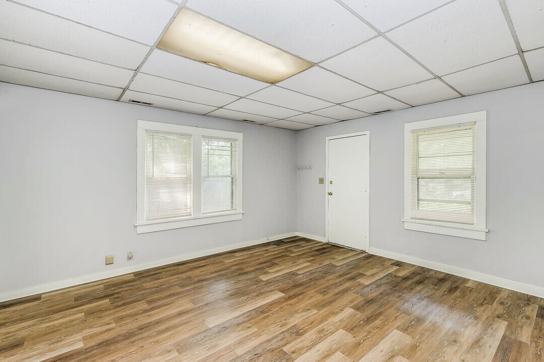2615 West 2nd St N in Wichita, KS - Building Photo