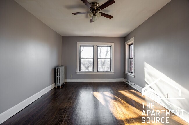 3602 W Sunnyside Ave, Unit 3 in Chicago, IL - Building Photo - Building Photo