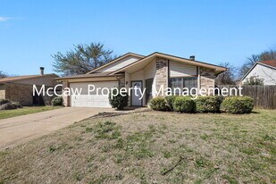 7933 Bermejo Rd in Fort Worth, TX - Building Photo