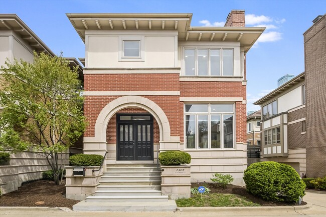 property at 1308 S Plymouth Ct