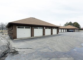 Yorkshire Courts in Elmhurst, IL - Foto de edificio - Building Photo