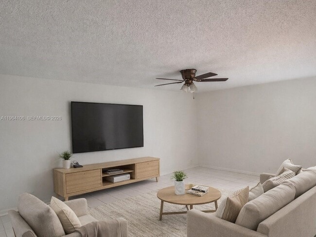 4731 NW 10th Ct, Unit 210 in Plantation, FL - Foto de edificio - Building Photo