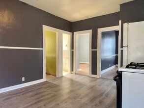 126 Orchard St, Unit 2 in Woonsocket, RI - Foto de edificio - Building Photo