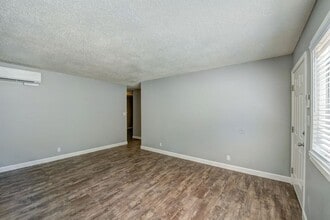 Juniper Garden Apartments in Redding, CA - Building Photo - Building Photo