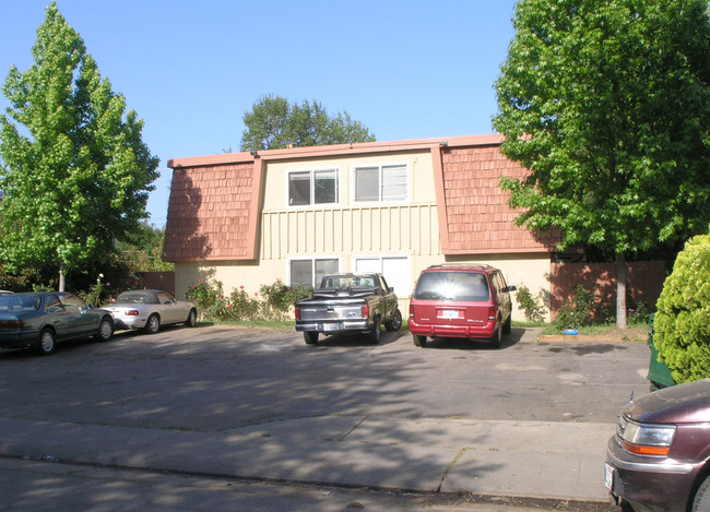 2715 El Parque Cir in Rancho Cordova, CA - Building Photo - Building Photo