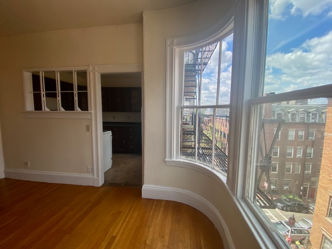 52 Revere St, Unit T5 in Boston, MA - Building Photo - Building Photo