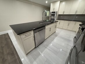 2342 E Wellington Rd in Nanaimo, BC - Building Photo - Building Photo
