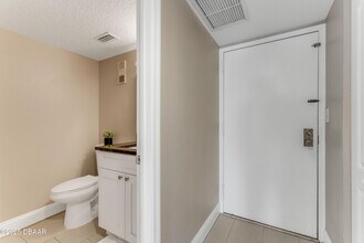 935 N Halifax Ave in Daytona Beach, FL - Building Photo - Building Photo
