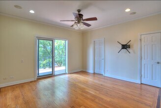 2932 N Milwaukee Ave in Chicago, IL - Building Photo - Building Photo