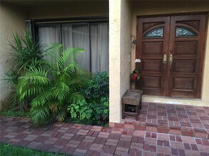 1990 Brickell Ave in Miami, FL - Building Photo - Building Photo