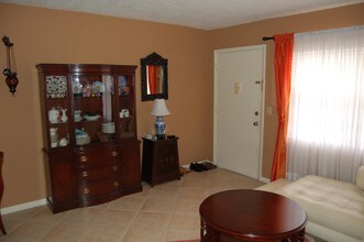 3915 S Flagler Dr-Unit -218 in West Palm Beach, FL - Building Photo - Building Photo