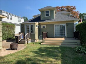 4 Boughton Rd in Newport, RI - Building Photo - Building Photo