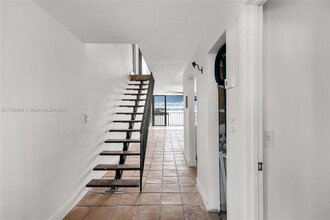 7899 NE Bayshore Ct, Unit # 6E in Miami, FL - Foto de edificio - Building Photo
