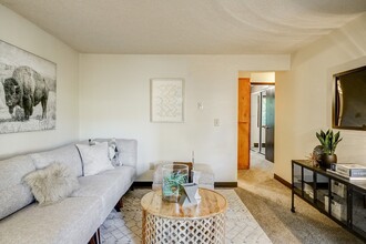 Cedar Crest apartments in Salem, OR - Foto de edificio - Interior Photo