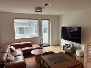 105 Mabuhay Way in Daly City, CA - Building Photo - Building Photo