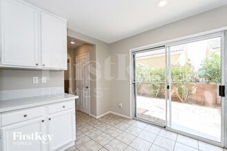 530 Swiss Cottage Ave in Las Vegas, NV - Foto de edificio - Building Photo