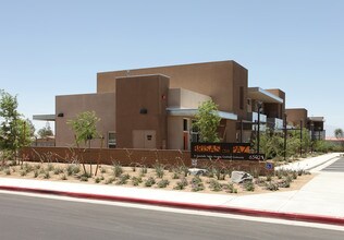 Brisas De Paz Apartments in Desert Hot Springs, CA - Foto de edificio - Building Photo