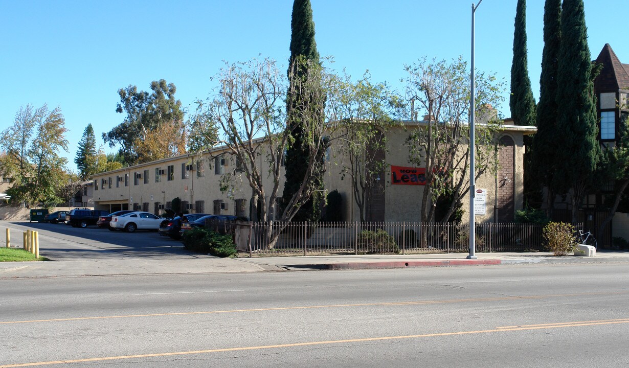 Van Nuys-9216 in Panorama City, CA - Foto de edificio