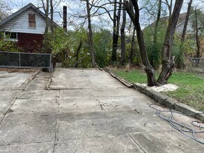 2216 Burnet Ave in Cincinnati, OH - Building Photo - Building Photo