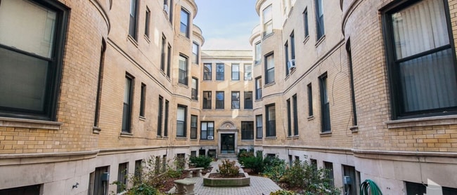 1218 N Dearborn St, Unit b1