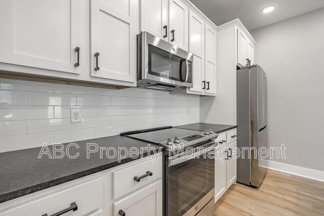 property at 608 W Maple St