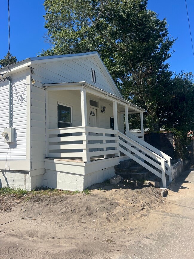 1206 Dawson St in Wilmington, NC - Foto de edificio - Building Photo