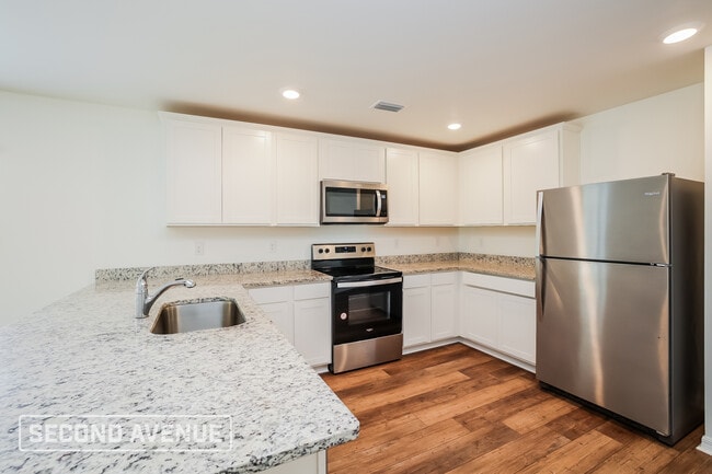 908 NE 18th St in Cape Coral, FL - Building Photo - Building Photo