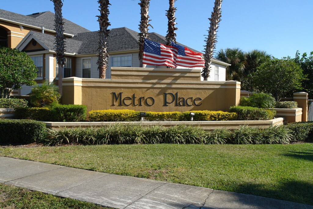 Metro Place Apartment