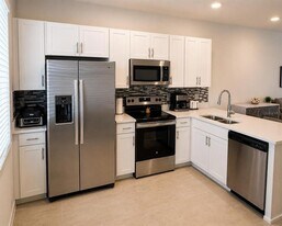 8580 Daybreak St in Sarasota, FL - Building Photo
