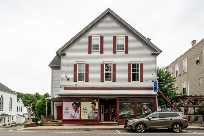 141 Main St, Unit 1 in Newmarket, NH - Building Photo - Building Photo